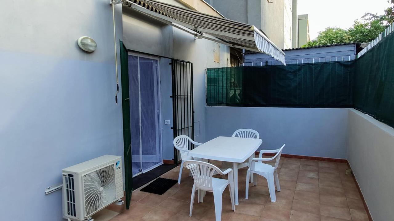 Karina, To The Beach With Terrace And Private Parking Apartment Savona Exterior photo