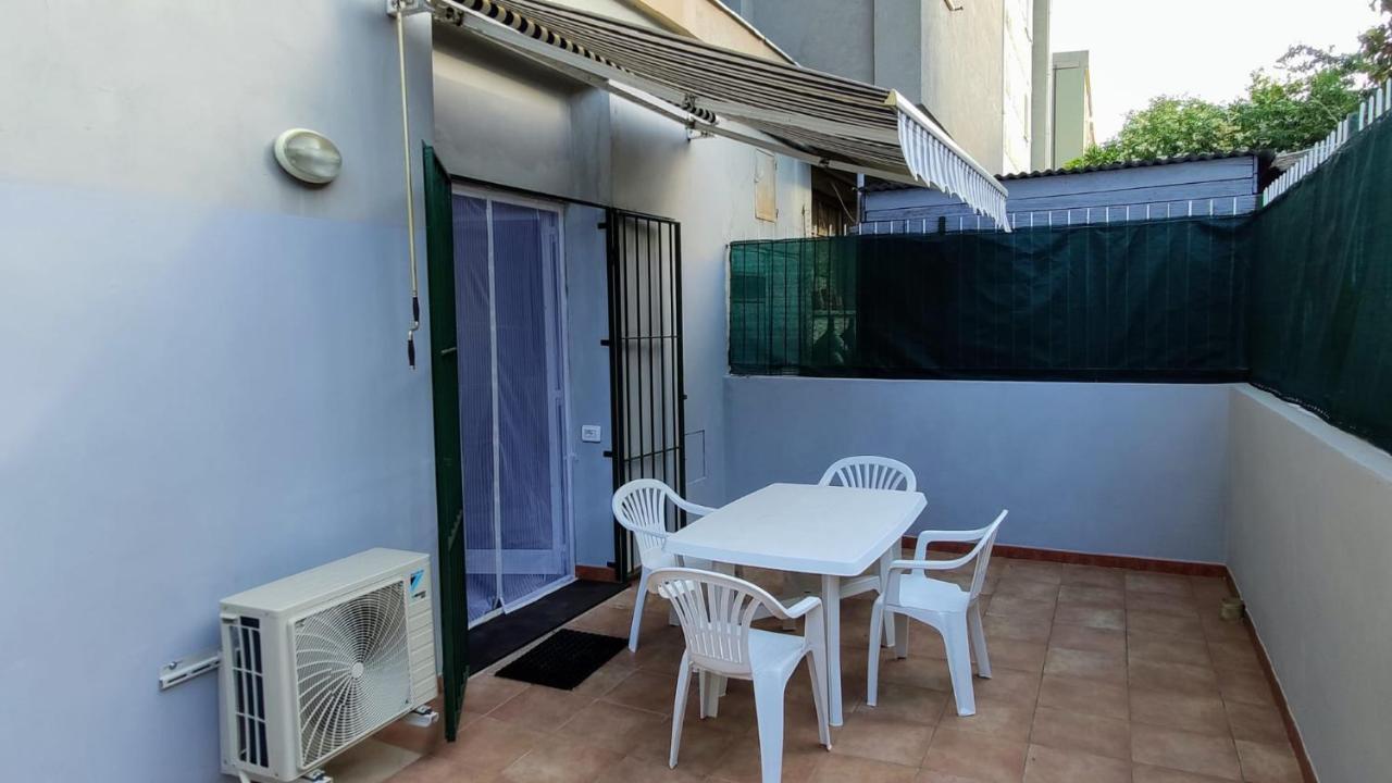Karina, To The Beach With Terrace And Private Parking Savona Exterior photo