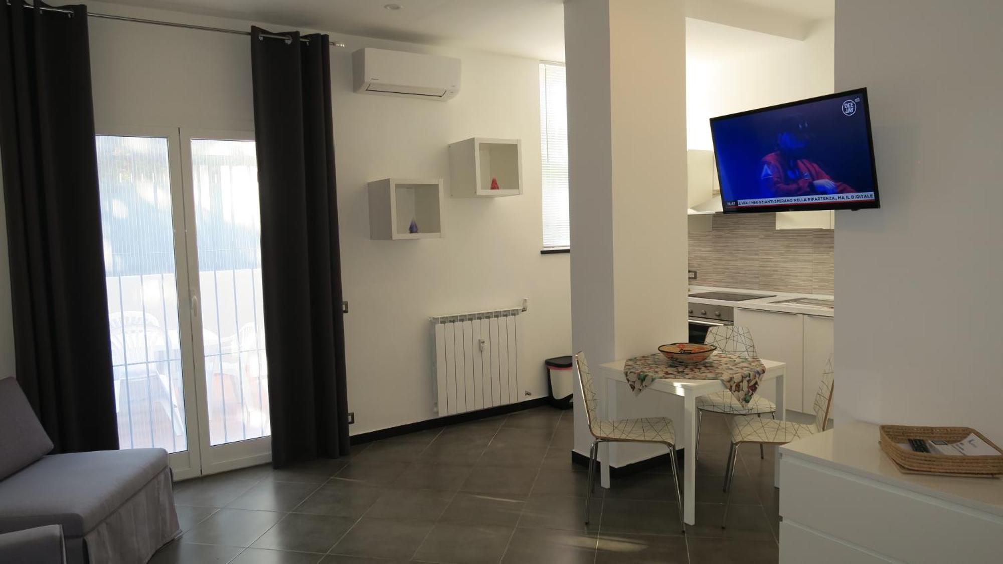 Karina, To The Beach With Terrace And Private Parking Apartment Savona Exterior photo